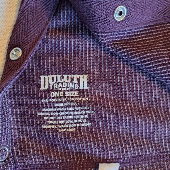 Duluth Trading Co women's burgundy & white microwaffle convertible scarf New - Picture 3 of 5